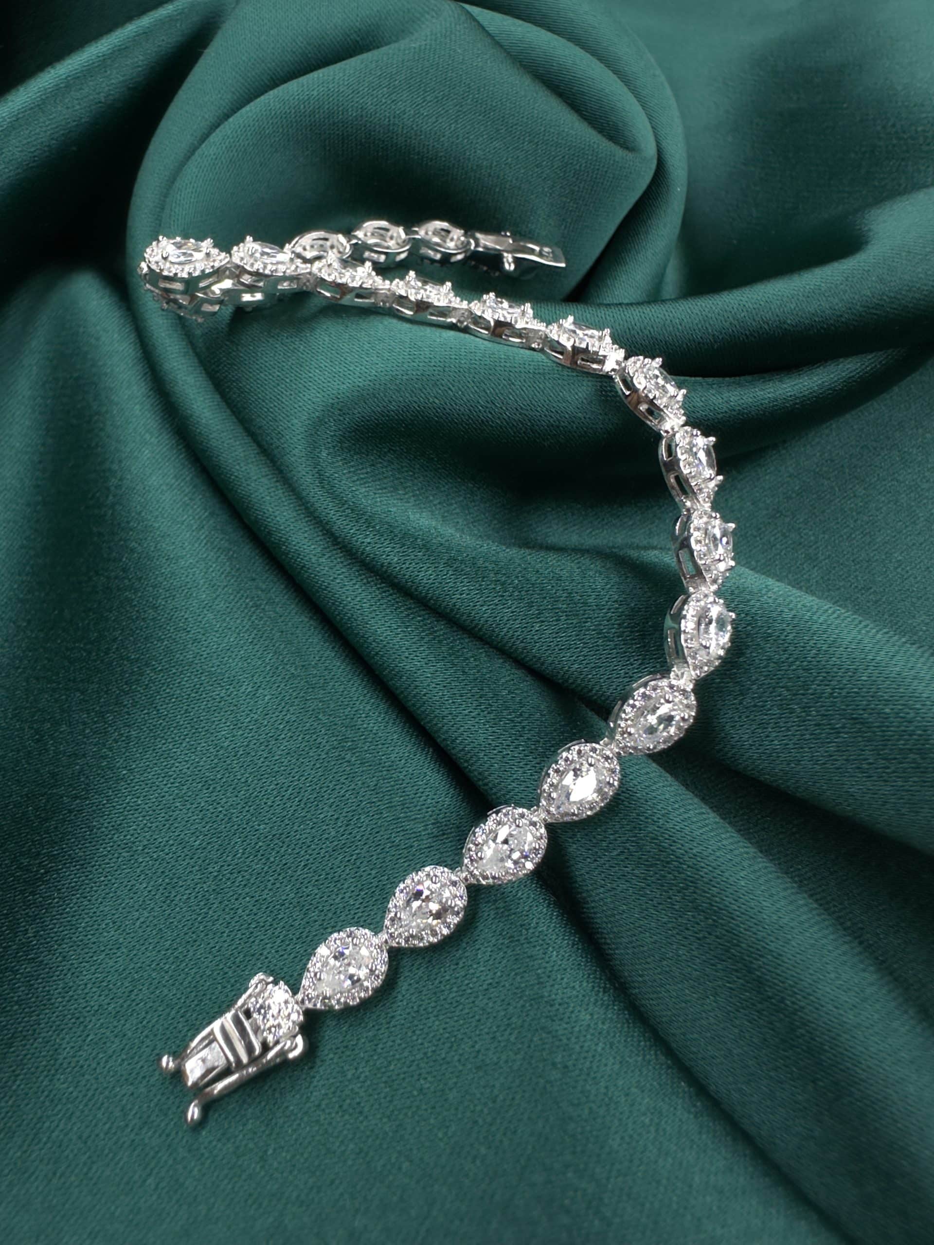 925 Ayar Gümüş Damla Kesim Halo Taşlı Zarif Tennis Bileklik