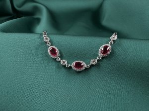 Oval kesim halo taşlı 925 ayar gümüş tenis bileklik